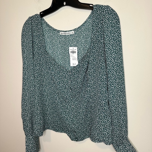 NWT Abercrombie & Fitch Floral Top Size L - Picture 4 of 14
